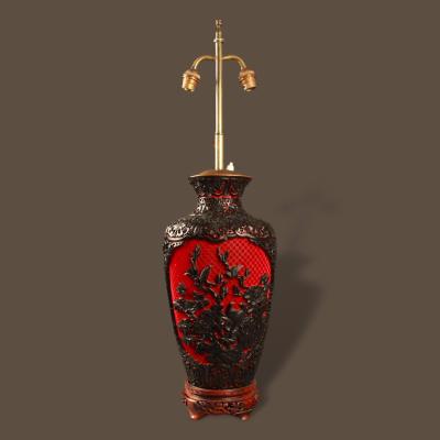 Important vase en laque rouge et noire sculpté - Chine XXème siècle