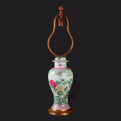 Vase en porcelaine famille rose monté à l'électricité - Chine XIXème