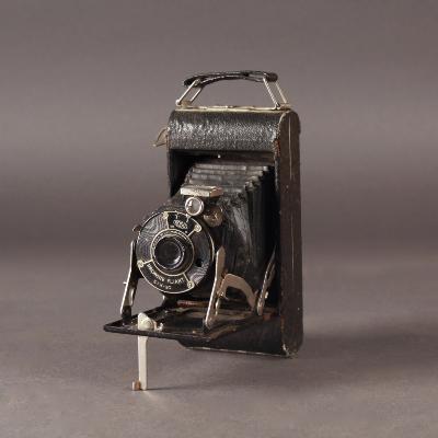 Appareil photo ancien Kodak Brownie Pliant Six-20