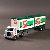 MATCHBOX SUPERKINGS -  K17 Container Truck 7UP