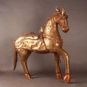 Cheval en bois recouvert d'une feuille de cuivre - Inde